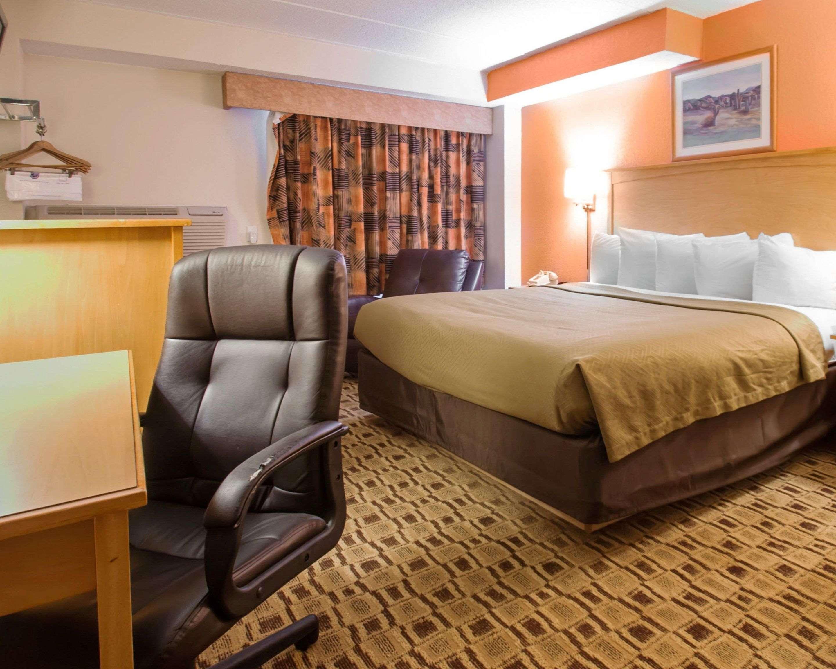 Econo Lodge Kansas City Downtown North Bagian luar foto